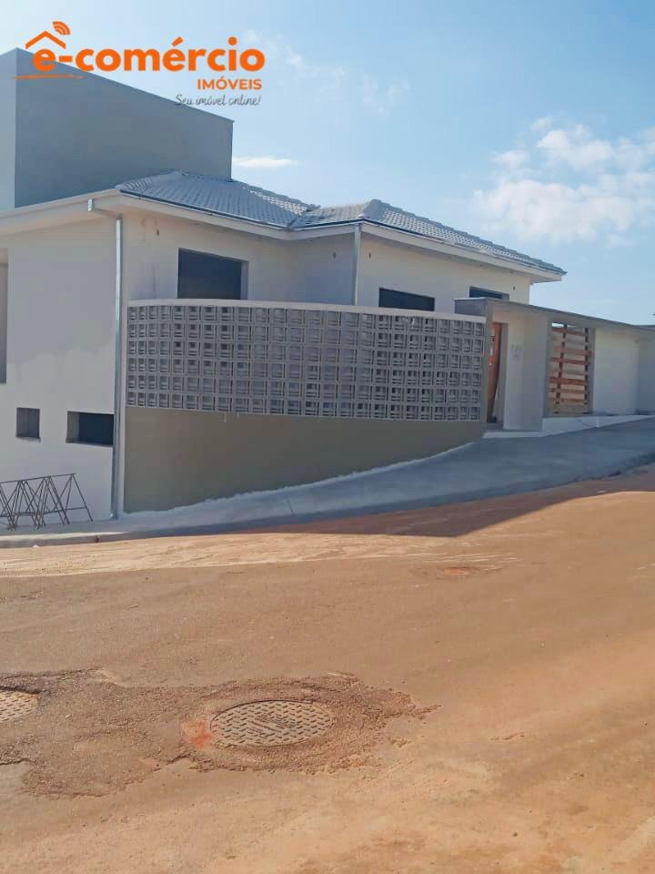 Casa nova a venda em Lavras