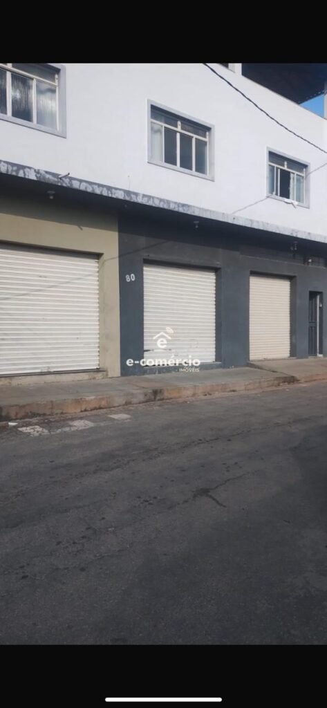 Loja ampla de esquina para aluguel em Lavras, próxima a uma das principais ruas da cidade.