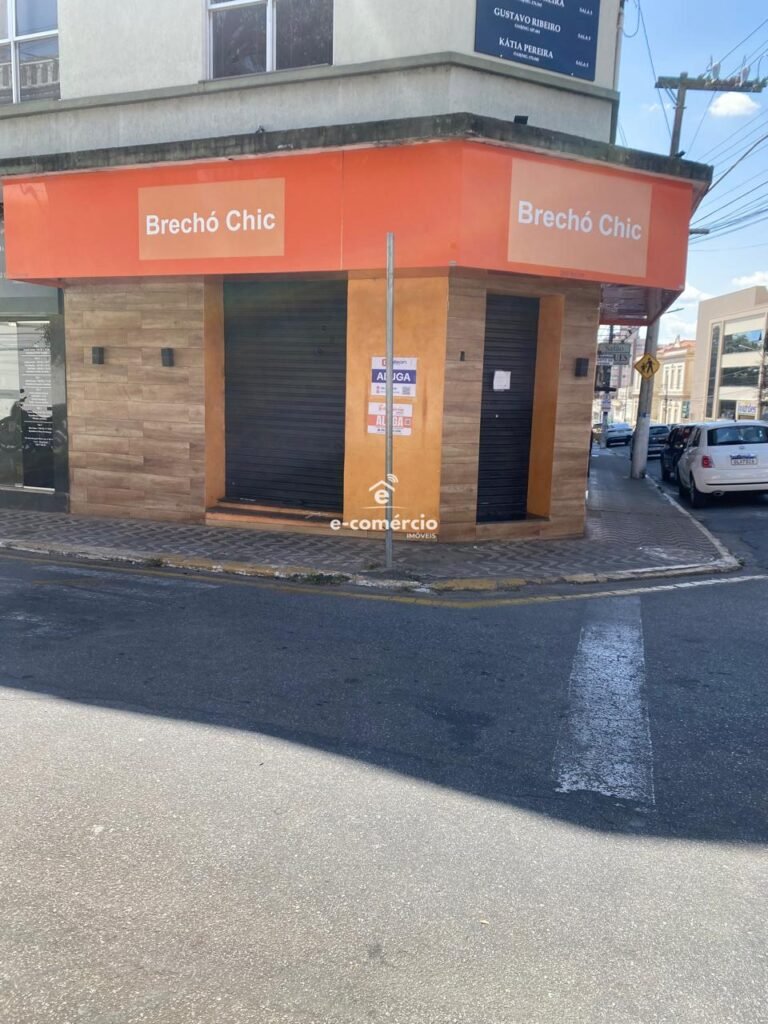 Loja de esquina para aluguel no Centro de Lavras, em uma das principais ruas da cidade.